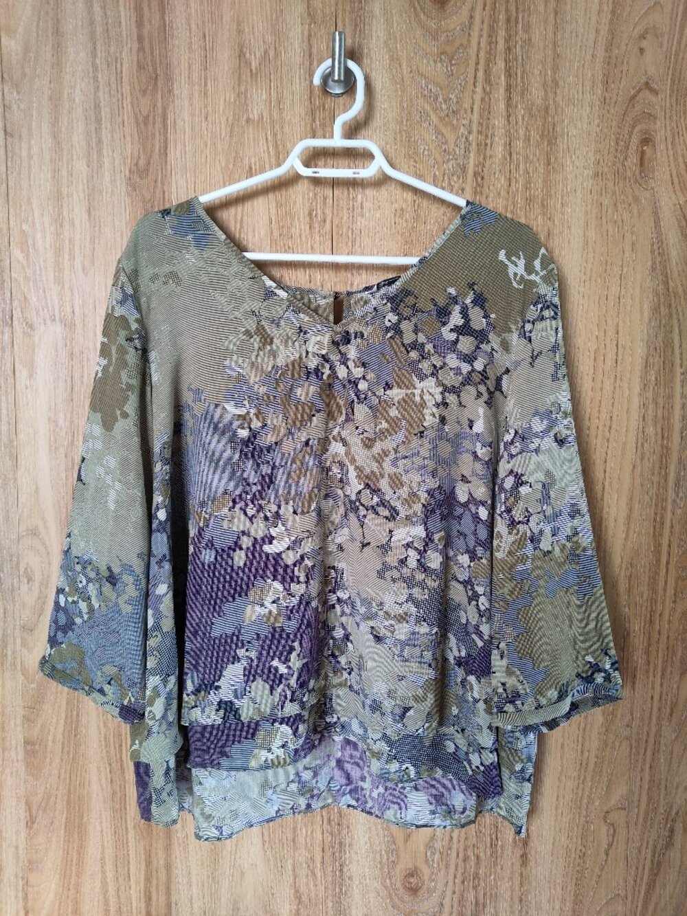 Reitmans Short Sleeve Blouse - Size 22